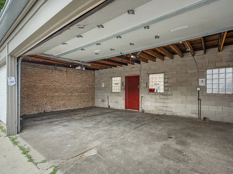 2117 W Irving Park Rd #2R — Photo 17
