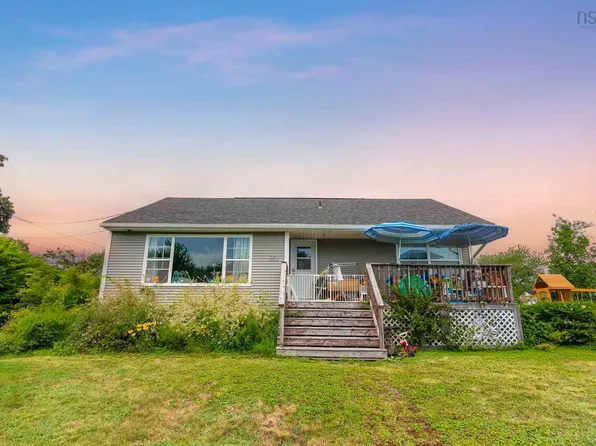 Melrose Ave #201, Halifax, NS B3N 2E5