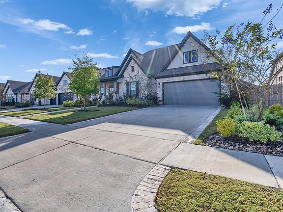 3rd image of 17416 Violet Vineyard St