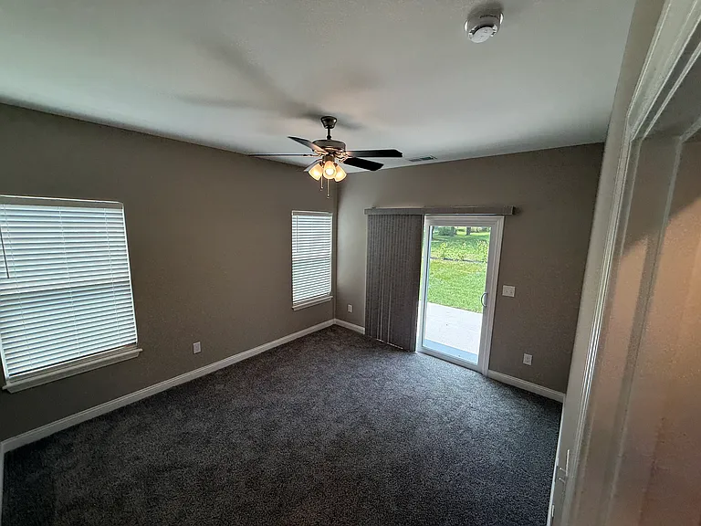 826 Rosemary Ln — Photo 9