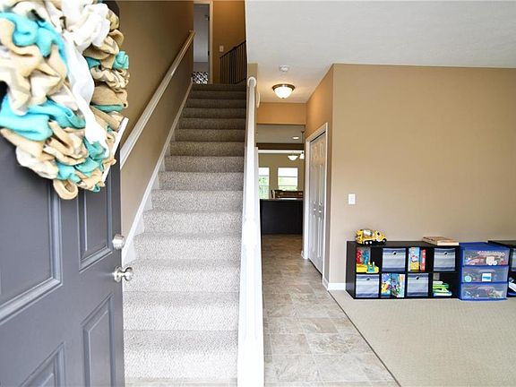 4th image of 7660 Willow Ln