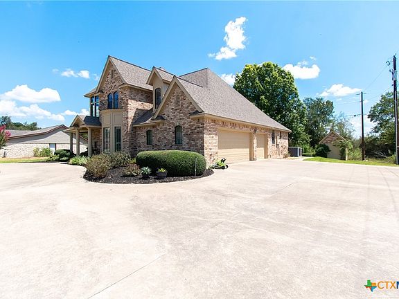 3rd image of 121 Wallace Blvd