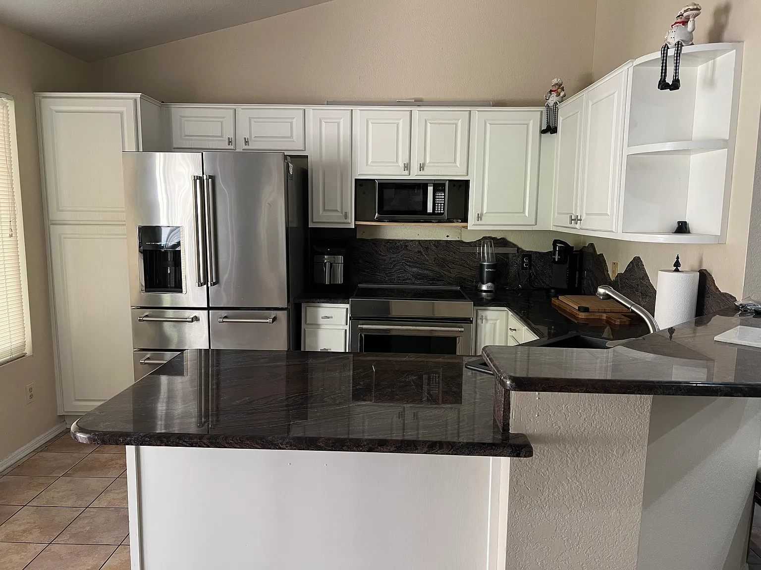 2 bed, 1012 sqft, $3,300 — Photo 4