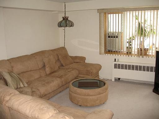 2nd image of 6807 N Northwest Hwy #1
