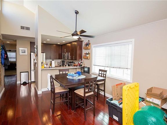 5th image of 210 20th St APT A