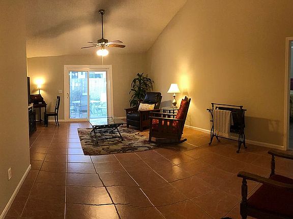 3rd image of 2153 Canterbury Ln