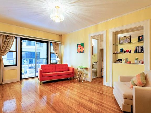 2nd image of 130 4th Ave N APT 106