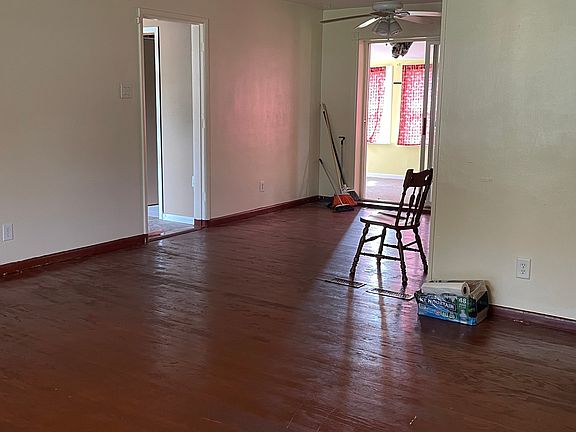 3rd image of 6522 Lockwood Ln