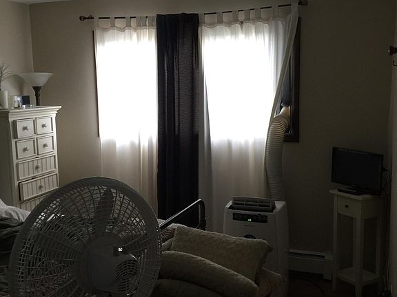 2nd image of 2121 Narcissus Ave APT 3W