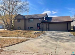 619 S Nicholas Ave, Brandon, SD 57005
