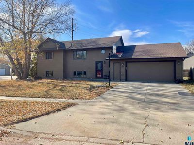 619 S Nicholas Ave, Brandon, SD, 57005
