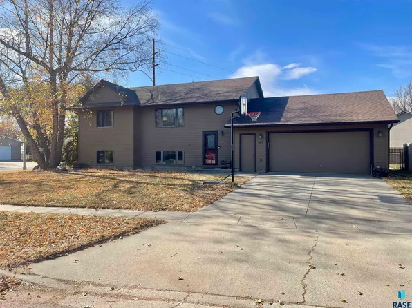 619 S Nicholas Ave, Brandon, SD 57005