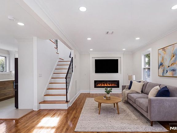 5th image of 420 Innes Road