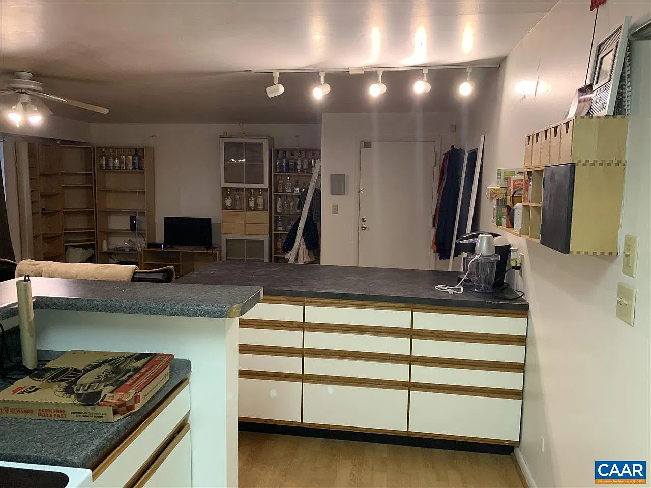 3 bed, 2.0 bath, 948 sqft, $2,800 — Photo 3