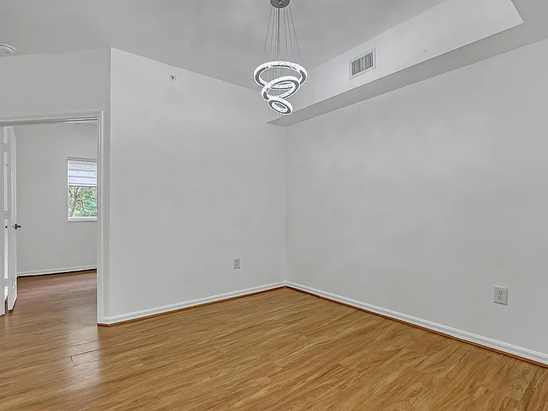 340 Crestwood Cir #302 — Photo 13