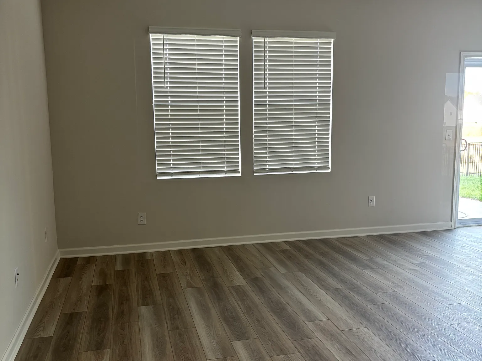 827 Moray Ln — Photo 3