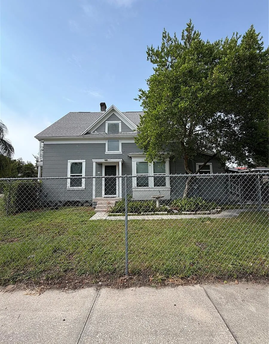 3 bed, 1.0 bath, 1095 sqft, $2,200 — Photo 4