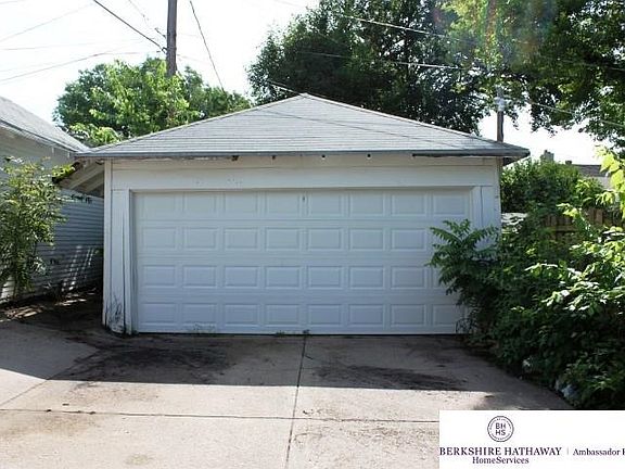 3rd image of 5114 Burt St