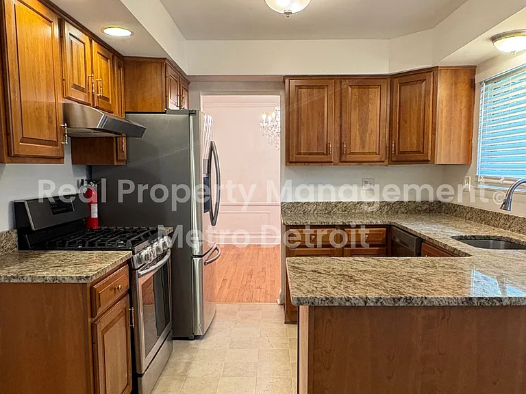 3028 Caswell Dr — Photo 7