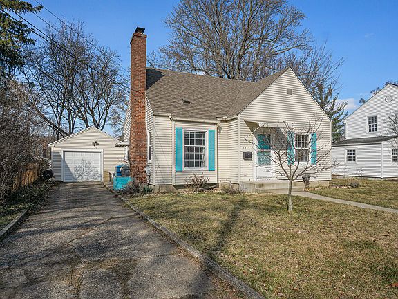 3rd image of 1515 Roseland Ave