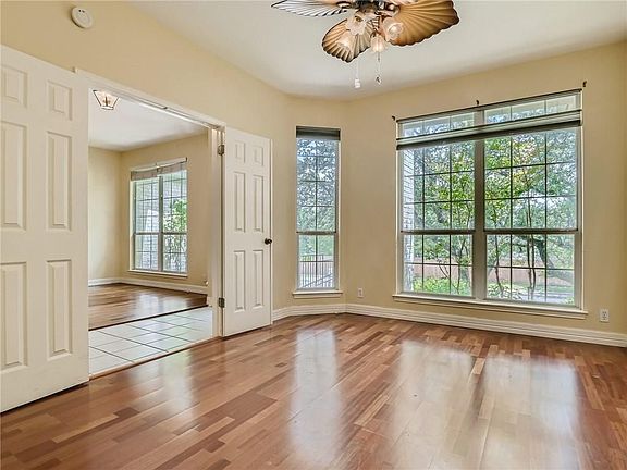 3rd image of 11918 Loomis Dr