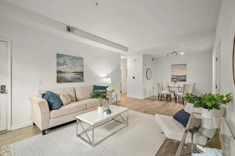 1 bed, 1.0 bath, 730 sqft, $2,200 — Photo 3