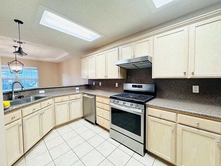 3537 Grandview Dr — Photo 14