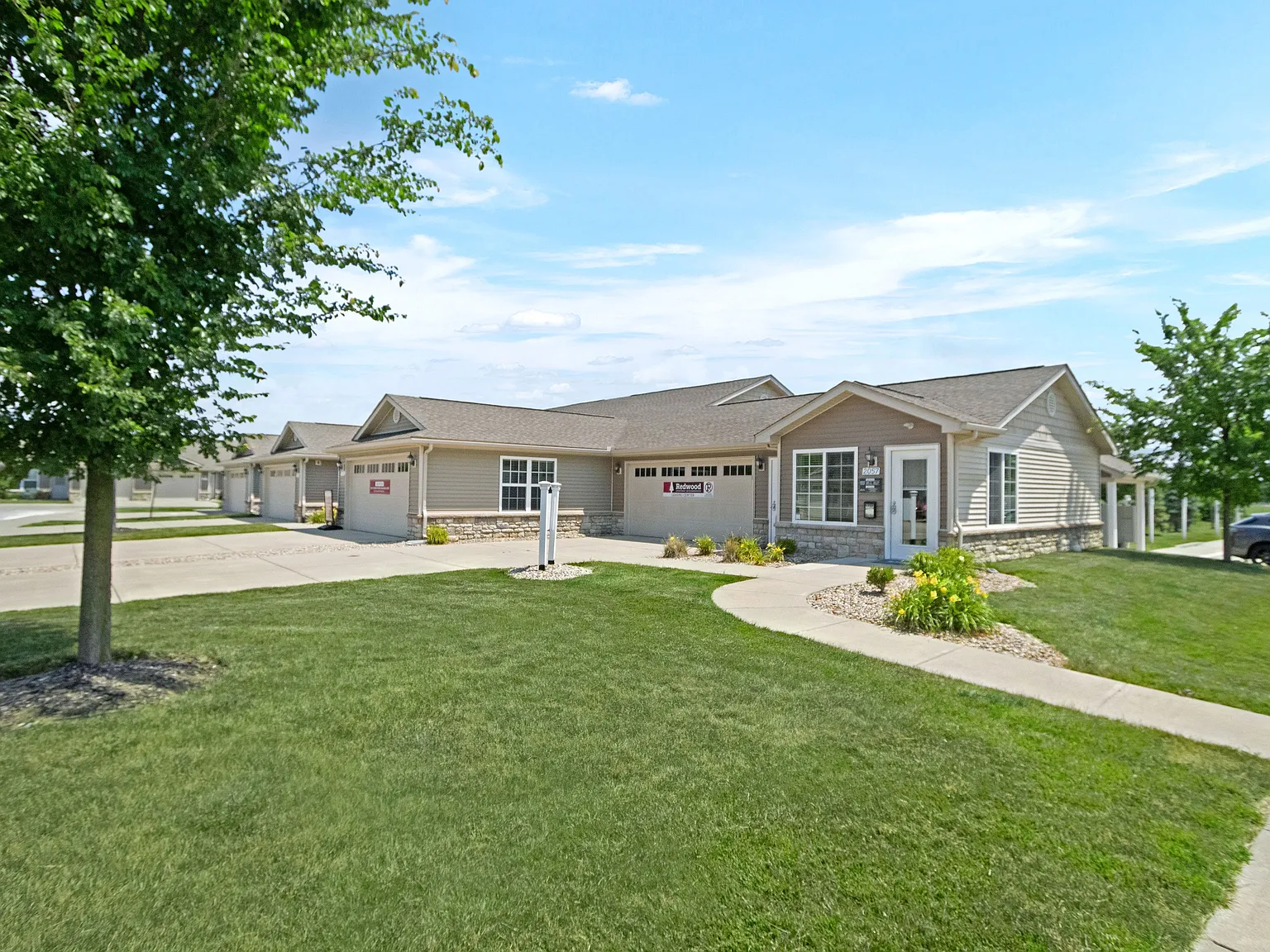 Redwood Plainfield — Photo 1