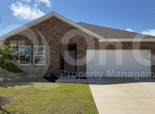 1825 Sandlin Dr, Forney, TX 75126