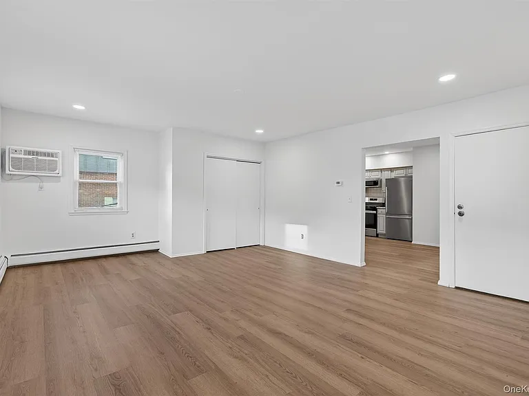 12 Scotchtown Ave — Photo 10