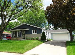 5672 N 90th St, Milwaukee, WI 53225