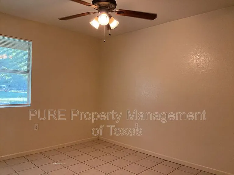 403 Hedgewood Dr #B — Photo 20
