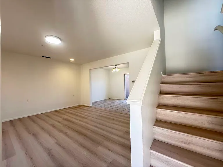 138 S Walnut Ave #B — Photo 4