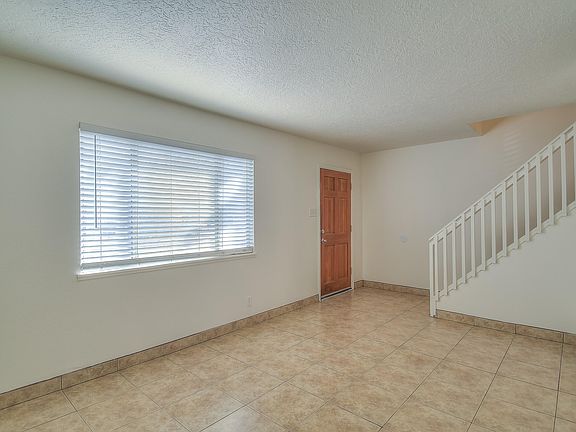 4th image of 605 Grecian Ln NW