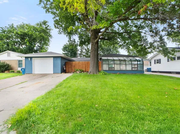 459 31st Ave, East Moline, IL 61244
