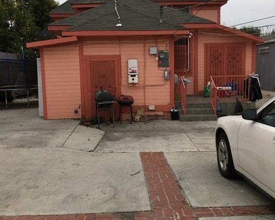 3rd image of 917 E 49th Pl