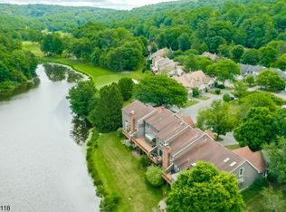 180 Goldfinch Ct, Hackettstown, NJ 07840