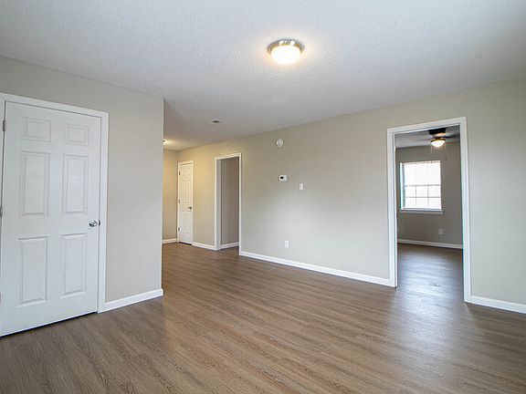2nd image of 404-07 Thompsonville Ln