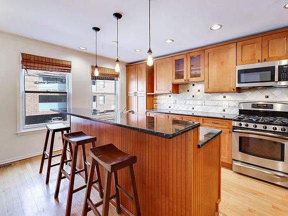 2nd image of 1827 N Dayton St #D