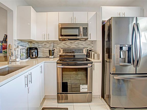 3rd image of 2960 Riverside Dr #3212