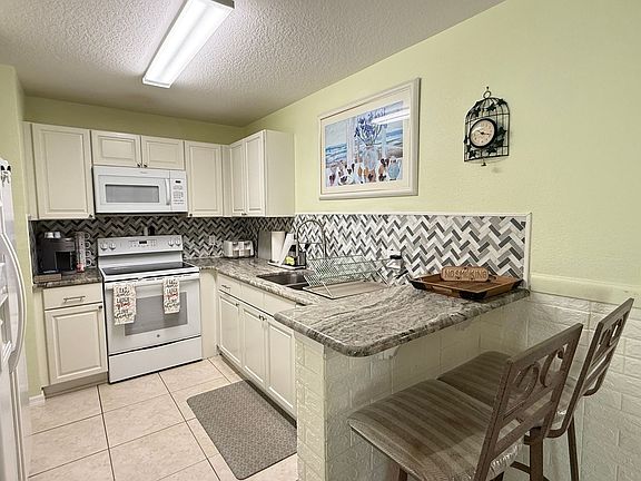 4th image of 8842 Grand Palms Cir APT A