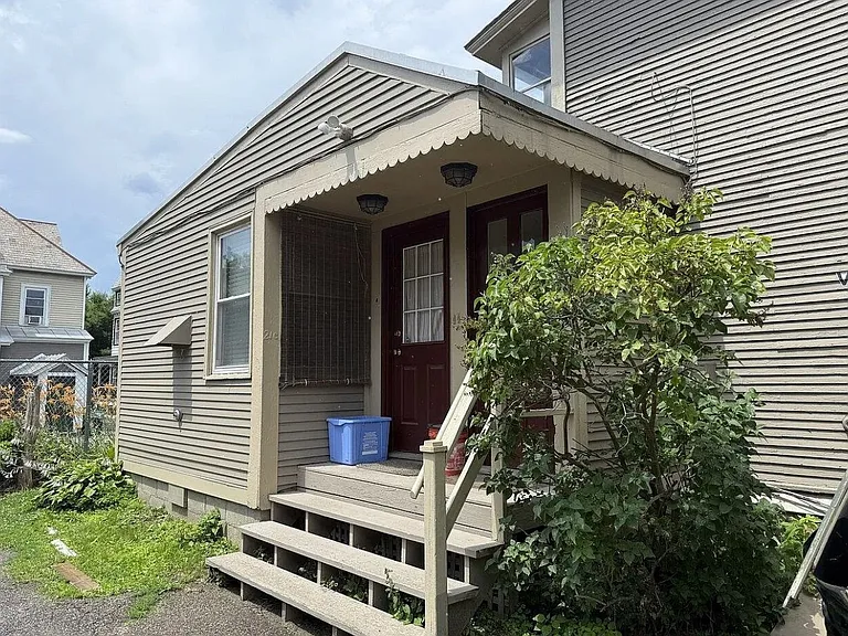 21-23 N Winooski Ave #B — Photo 3