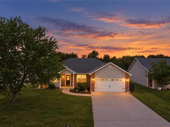 715 Iron Horse Dr, Warrensburg, MO 64093