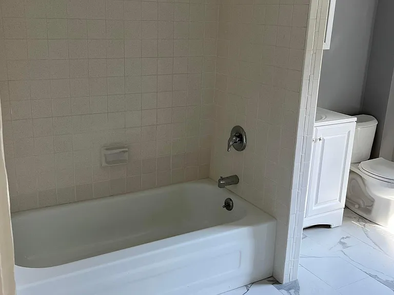 28 Carroll St #3 — Photo 4