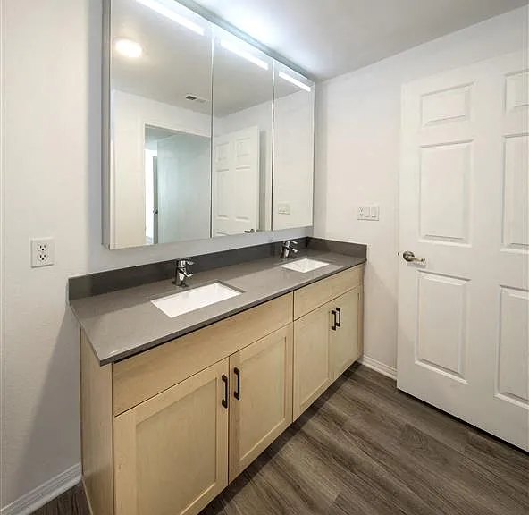 1724 Highland — Photo 33