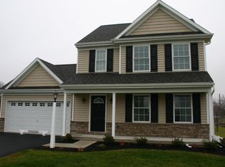 120 Lakeside Xing, Mount Joy, PA 17552