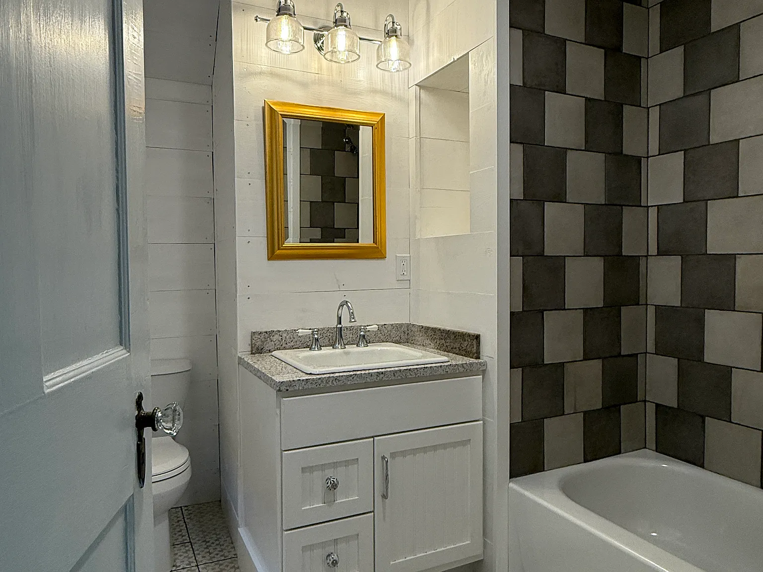 2 bed, 700 sqft, $1,850 — Photo 3