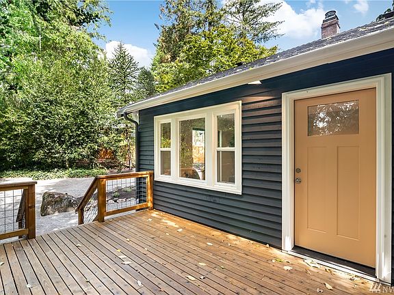 5th image of 4111 NE 186th St