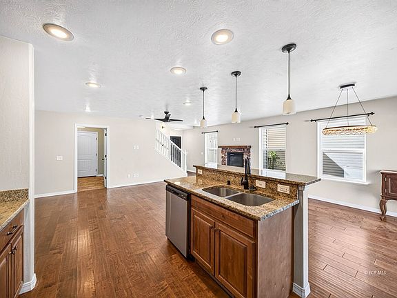 5th image of 1376 Arroyo Seco Cir