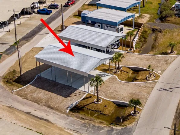 1067 Fisherman Dr N, Crystal Beach, TX 77650